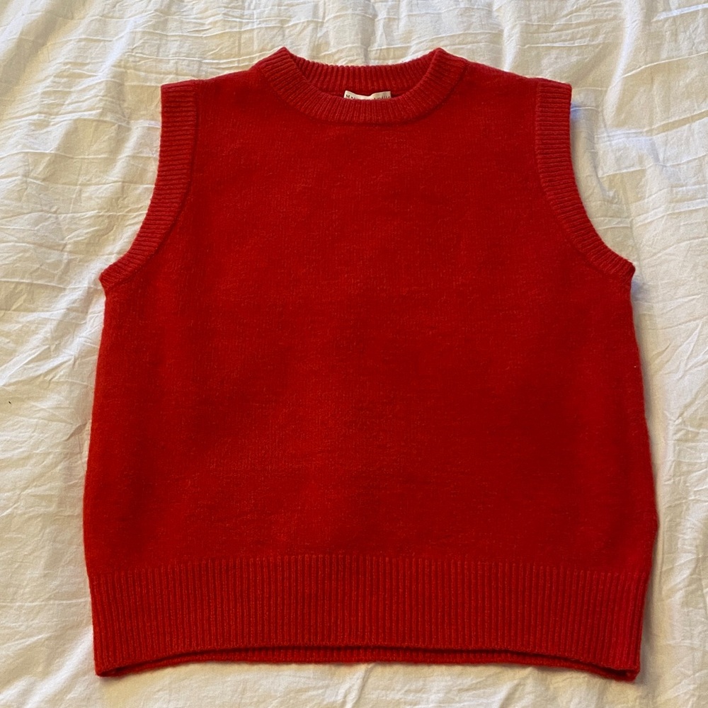 Women's Red Crewneck Sleeveless Sweater Vest Size Medium